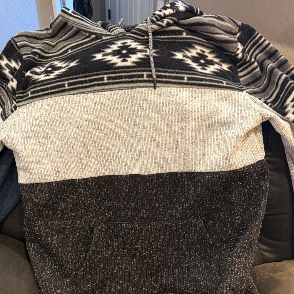 Men's Black and Gray Patterned Sweater